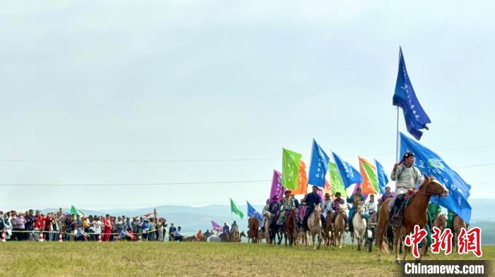 2024年锡林郭勒蒙古马超级联赛总决赛开幕：牧民
