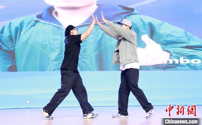 300名青少年在陕西街舞总决赛中舞动青春,小众