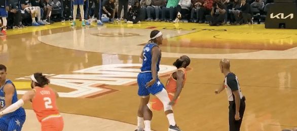 哈登首扣点燃全场 骑士四连胜复仇魔术