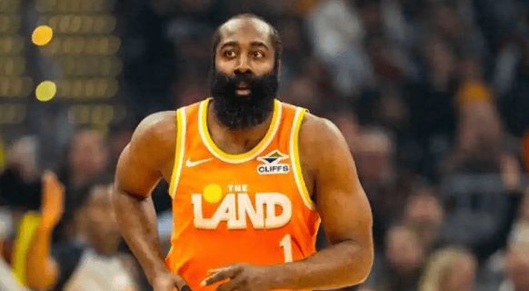 哈登首扣点燃全场 骑士四连胜复仇魔术