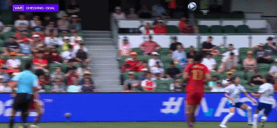 王霜头球破门遭越位判罚 中国女足14决赛险遭绝