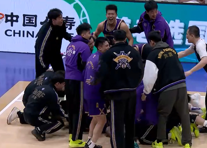 张兴亮关键犯规致广州队1分惜败北控